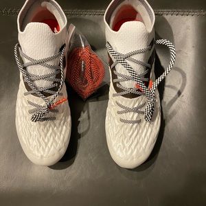 Women’s soccer cleats UA size 7 Clone magnetico